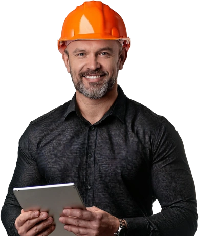 Profissional da construção civil usando tablet, especialista em telhas metálicas.
